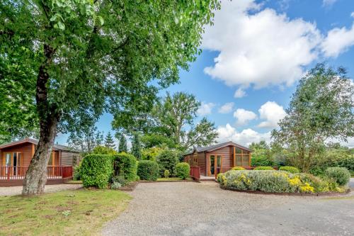 8507325-herons_brook_lp20086_bay_tree_lodge_2-exterior01-2